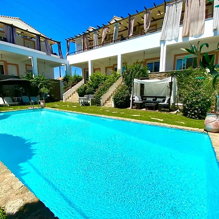 Апартаменты Dimitra's Maisonette At Rafaella Коккони