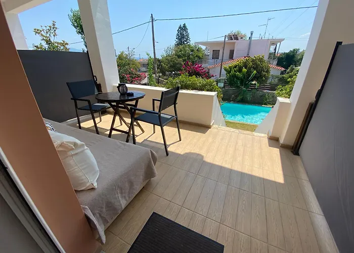 Dimitra's Maisonette At Rafaella Kokkónion